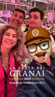 🌾LA FESTA DEI GRANAI 2025🌾
. 
In questo breve Reel eccomi anche quest’anno al famoso Open Day dell’azienda Molino Dallagiovanna - La Festa dei Granai.

Come sempre a farla da padrona è stata non solo il clima amichevole e conviviale di questa splendida famiglia, ma le diverse premiazioni come il “Chicco d’Oro”, voluto da Molino Dallagiovanna per valorizzare gli agricoltori e la loro produzione di grani di qualità, assieme all’elezione del Pastry Ambassador 2026–2027 andato al campano @antoniocostagliola_pastrychef . La serata è poi proseguita con chiacchiere, calici di vino e assaggi delle tante prelibatezze preparate dai dagli Chef e Pasticceri presenti.

Sempre un piacere rivedere @andreamainardiofficial, @danieleperseganiofficial , Il maestro @iginio.massari, @chef__pier,@giuliagolino.it @walterzanonichef e @denis.dianin.
.
Non smetterò mai di dirlo: un enorme grazie a @sabrina_dallagiovanna e @giulialfieri per aver creduto in “Simon” fin dai primi tempi del blog e per continuare a sostenermi nei progetti in corso!

 #mulinodallagiovanna
 #simonsfood #festadeigranai
#visitpiacenza