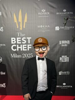 THE BEST CHEF AWARDS 2025.
#thebestchefawards
.
Facce da serata memorabile.
Ps. GRAZIE in Primis a Cristian e Joanna, che ogni volta fanno un lavoro memorabile!
Uno degli eventi piu belli in assoluto, non solo per la portata mediatica, ma per il numero esagerato a livello mondiale di big chef tutti riuniti in un unica serata. Nonostante questo il clima rimane sempre “friendly”, amichevole da pacca sulla spalla. 
Bello bello bello.
.
Grazie a TUTTI gli chef presenti in foto e non, 
che tra battute e chiacchiere hanno reso la serata unica - Taka, Gippo, Massimo, Floriano, Gianluca, Errico, Maurone - 
.
#simonsfood #thebestchefawards #milan #chef @thebestchefawards @foodrebelx @joannaphd  @vincenzoguarino_official @lcnatalini @vero.lovefooding @felixlobasso @mario.bolivar_sempregirando @fabio_zanetello @tymmi_ @jacopoticchi @marcellozaccariachef @habemus_fame_ @la_cucina_che_vale