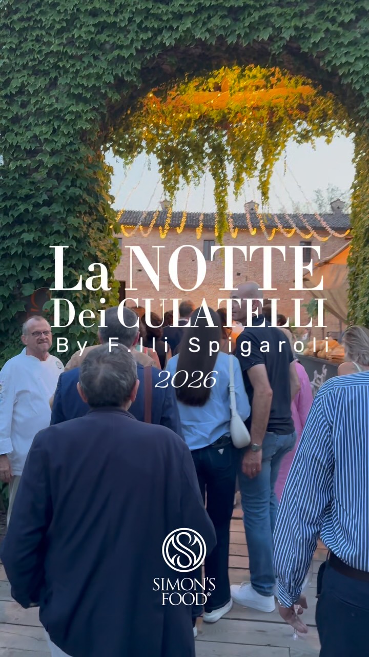 ✨ LA NOTTE DEI CULATELLI 2026✨ 
 - Si rinnova l’appuntamento a casa della Famiglia Spigaroli - 
.
Dopo 2 anni si ritorna a Polesine Parmense per partecipare all’evento LA NOTTE DEI CULATELLI, nel bellissimo contesto della Antica Corte Pallavicina.
Una serata all’insegna di degustazioni del RE Culatello nelle differenti e buonissime stagionature, seguite da risotto, formaggi, pizza e bomboloni finali preparati dallo staff dello chef Massimo Spigaroli assieme a sous chef Lorenzo Chierici. 
.
Come sempre un modo per rivivere il mondo dell’alta ristorazione e rivedere facce amiche con cui scambiare pareri e opinioni: Dimitri Harding, Serena Nullotti, Francesco Ambrosini, Marcello Zaccaria, Cristina Cerbi e tanti altri. 
.
Ma quello che ha attirato la mia attenzione e di cui ringrazio la famiglia Spigaroli è di aver finalmente conosciuto lo Chef tristellato Umberto Bombana del ristorante 8 e mezzo di Hong Kong ospite speciale della serata. 
.
Una serata all’insegna della valorizzazione del territorio e della beneficenza, con le offerte raccolte destinate alle 2 associazioni Noi per Loro e Banco di solidarietà - Polesine Zibello. 
.
Grazie ancora per la fiducia a Luciano, Massimo e Benedetta che mi hanno nuovamente coinvolto in questo importante evento.
.
#foodtrotter #lanottedeiculatelli #spigaroliculatello 
#simonitalyfood #invited